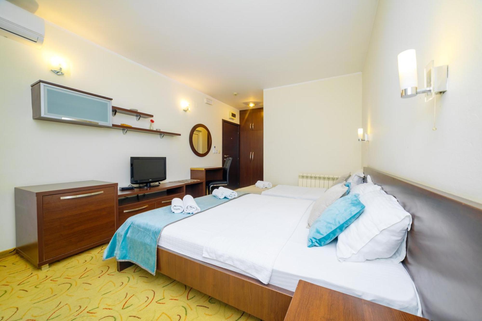 Hotel Odissey Jaz Будва Екстер'єр фото