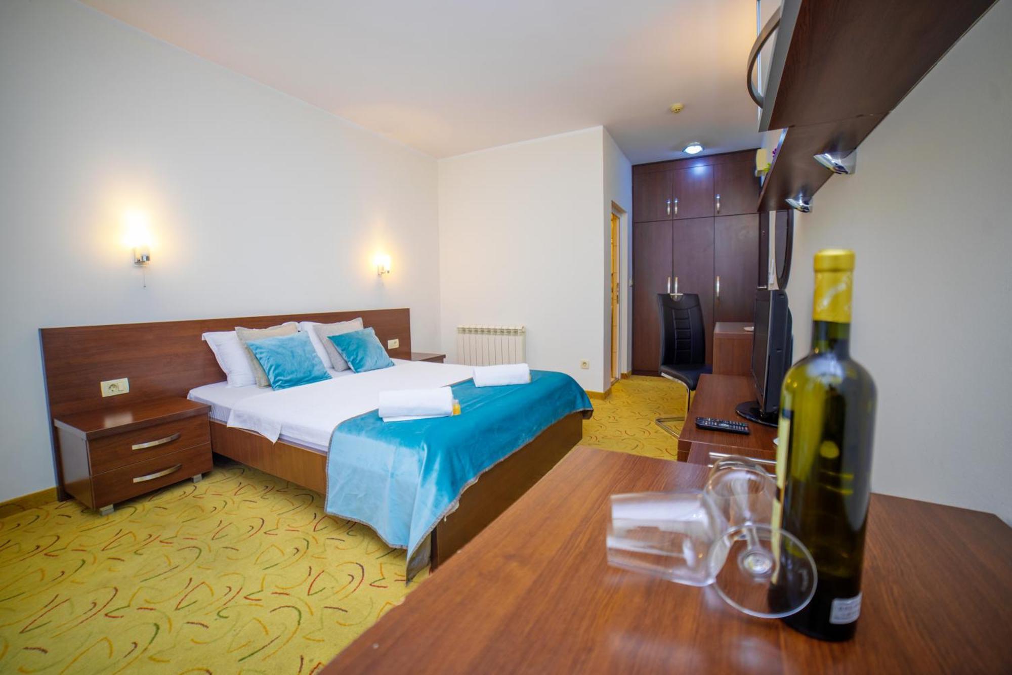Hotel Odissey Jaz Будва Екстер'єр фото